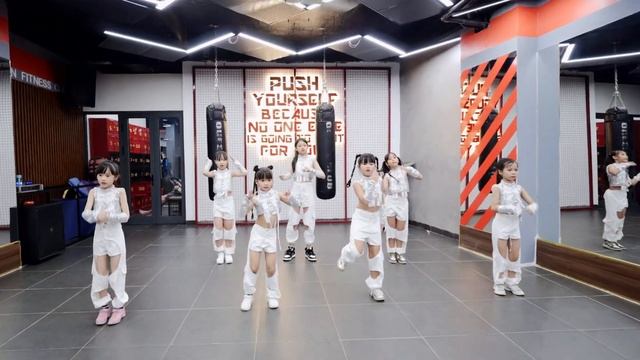 CAN'T HOLD US + KINGS AND QUEENS dance by 1994 DANCE STUDIO смотреть онлайн