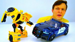 Машинки Трансформеры - Баррикейд vs Оптимус Прайм. Видео для мальчиков