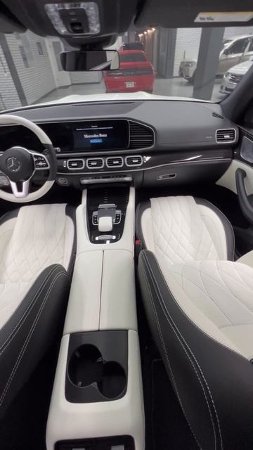 Новый интерьер салона Mercedes GLS