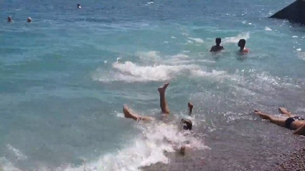 Ярослав купается в Ялте