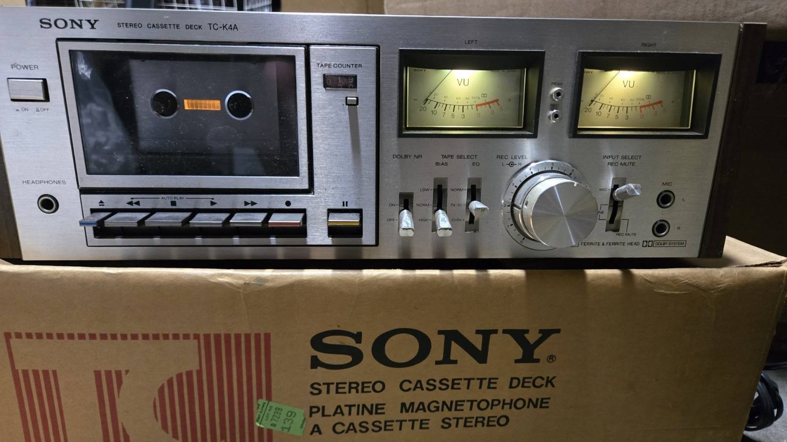 Стереофоническая кассетная дека Sony TC-K4A серебристого цвета Япония-1976-год