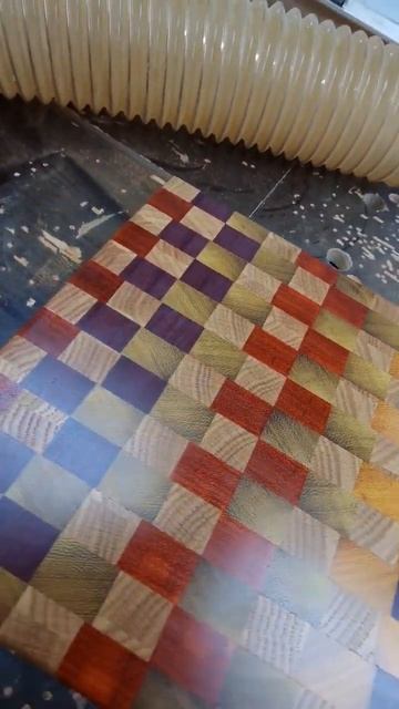 End grain cutting board from exotic woods. #endgrain #woodworking #diy #workshop смотреть онлайн