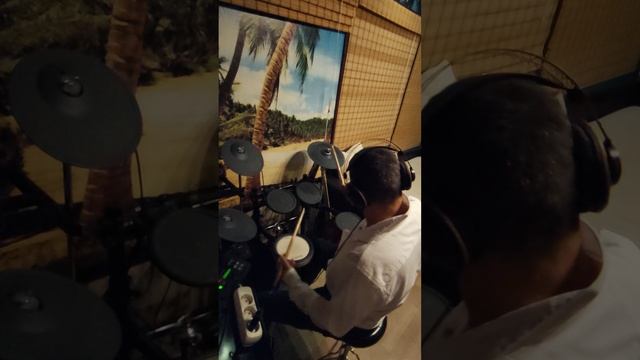 рок-н-роллы на электробарабанах yamaha.mp4 смотреть онлайн