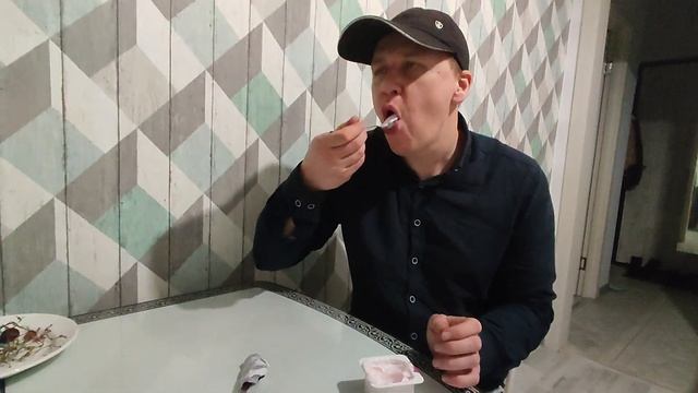 Дегустация биотворога с малиной от ВкусВилл