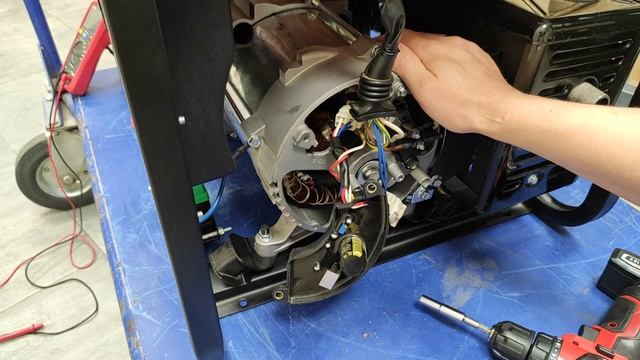 Как правильно настроить напряжение и частоту на генераторе? смотреть онлайн