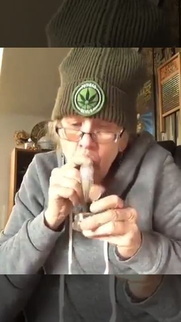 XXX SEXO CON VIEJA BORRACHA Y FUMONA смотреть онлайн