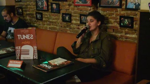 Celine Dion - Think Twice - Karaoke at Tunes Pub Bucharest смотреть онлайн