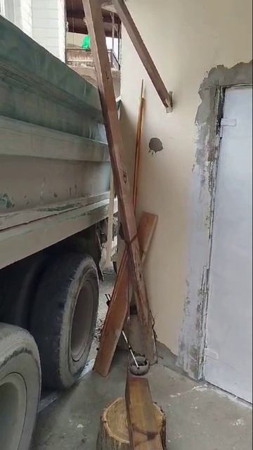 Впихнуть невпихуюемое и выпихнуть невыпихуюемое.