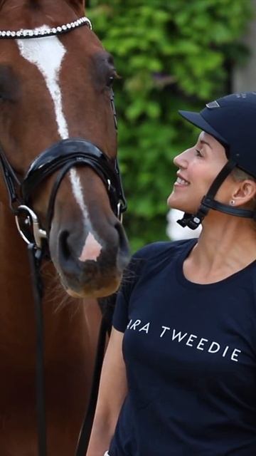 Lara Tweedie rides her dressage horse Jaybee Blenheim #dressage #horse #equestrian #horseriding смотреть онлайн