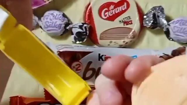 Unpacking your favorite sweets. Chameleon Eyes marmalade, chewing gum with tattoos... смотреть онлайн