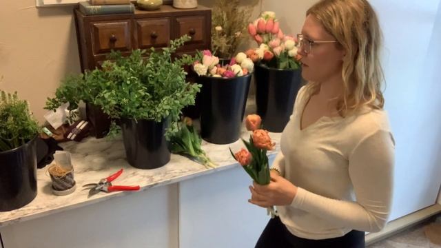 Arranging Cut Flowers for Market - Spring Flower Farm смотреть онлайн