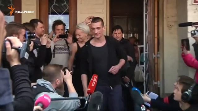 Петр Павленский вышел на свободу смотреть онлайн