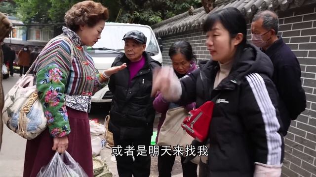 市場折耳根都賣12元一公斤，妹子趕集賣8元，瞬間被搶空了！ 【燕麥行遊】