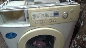 Стиральная машина Samsung  постоянно льет воду