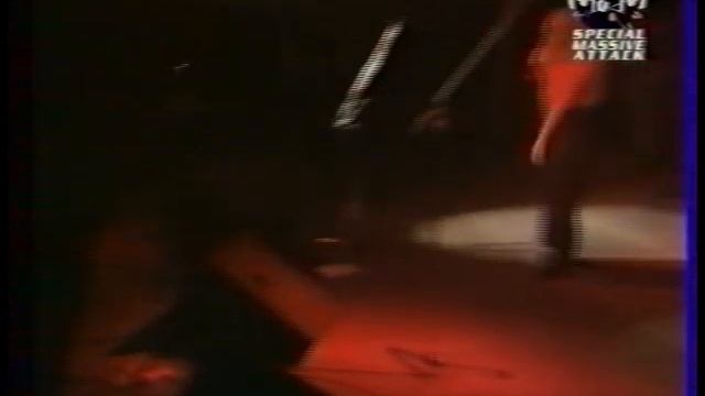 Massive Attack - Dissolved Girl (Live - Berlin Arena 1997) смотреть онлайн