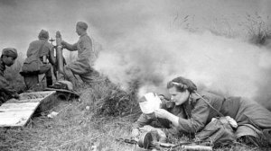 Сталинградский вальс-песня, один из исполнителей ветеран ВОВ Иван Авдеев.  Песня передана его сыном