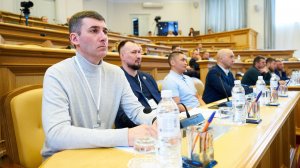 «Героев Югры» ознакомили с работой окружного парламента