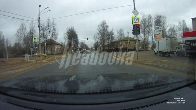 Момент взрыва газели с кислородным баллоном в Тверской области попал на камеру смотреть онлайн