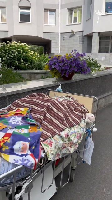 Один день из жизни волонтёра хосписа смотреть онлайн