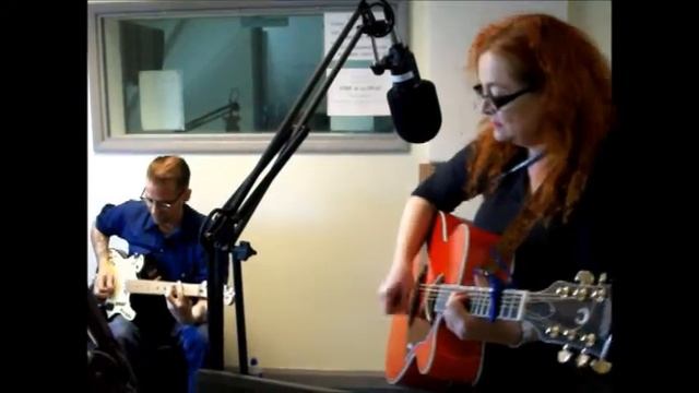 Suzette Lawrence & The Neon Angels – LEAVIN’ HIS TOWN – Express FM – 5th July 2015 смотреть онлайн