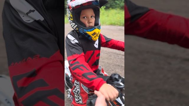 Научиться ездить на питбайке в Санкт-Петербурге с нуля? Легко. Детки от 7 лет и до 99 #shorts смотреть онлайн