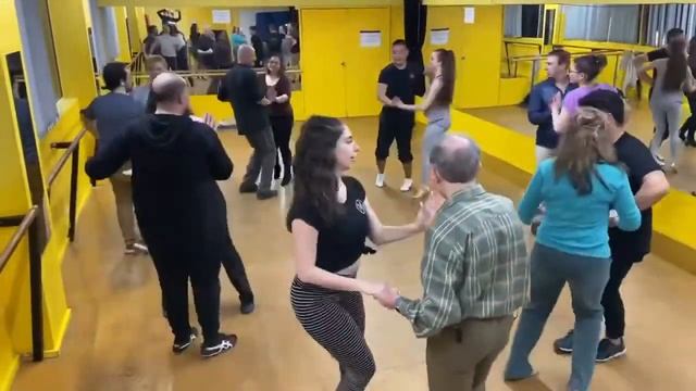 Salsa Rueda Class @ Mambo City Adelaide смотреть онлайн