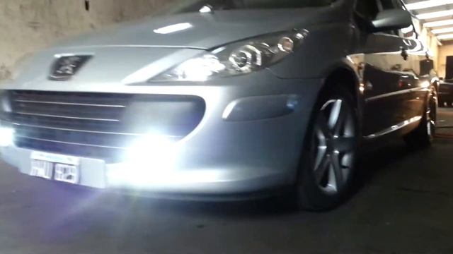 Peugeot 307 llantas 17' al piso... смотреть онлайн