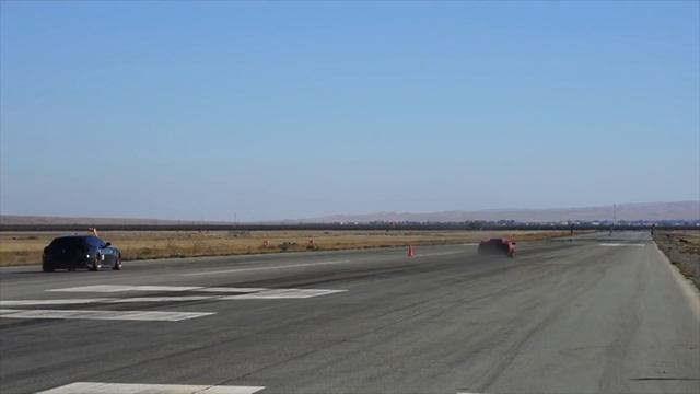 AIRPORT RACING: Anti-Lag 1300 Horsepower Porsche GT2RS DESTROYS Mclaren 720s!! смотреть онлайн