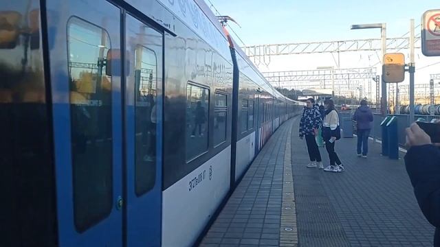 Электропоезда ЭГ2ТВ-008 "ИВОЛГА 1.0", "Ласточка-Премиум" ЭС2ГП-013, ЭС2ГП-017. смотреть онлайн