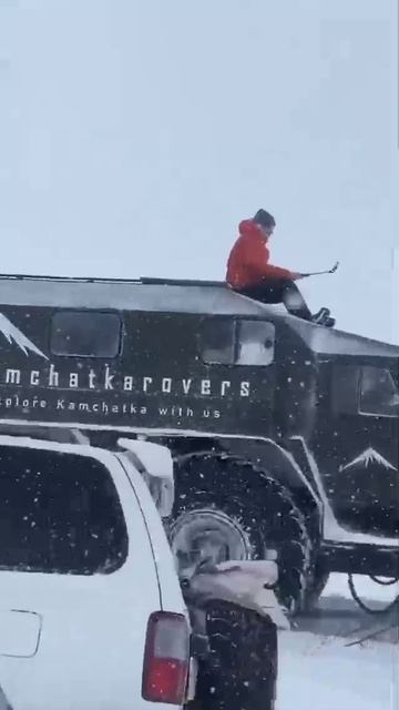 И только ХИЩНИК и снегоход едут без проблем! смотреть онлайн