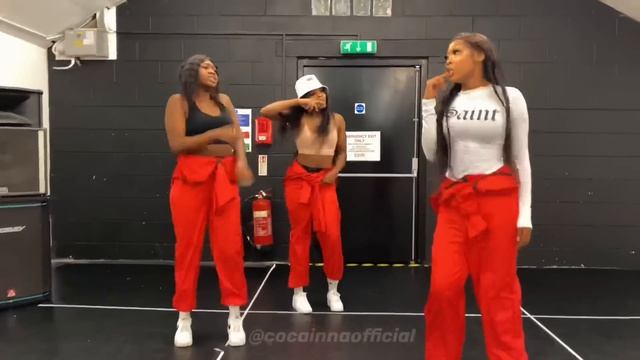 ARE YOU THERE? (DANCE VIDEO) смотреть онлайн