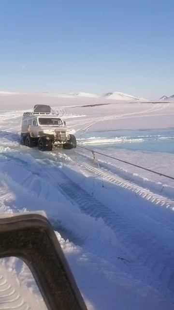 Дернем и поехали, нечего загорать, работы много! :))))) смотреть онлайн