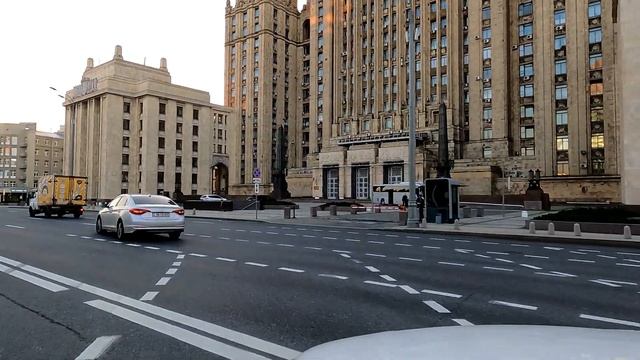 Едем из Можайского района к Ленинградскому вокзалу. Улицы Москвы, август 2023 смотреть онлайн