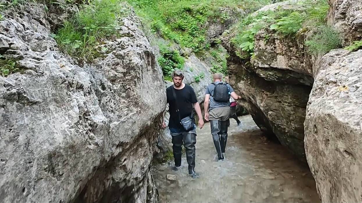 Квест с препятствиями. Исследуем Салтинский водопад – единственный подземный водопад в Дагестане смотреть онлайн