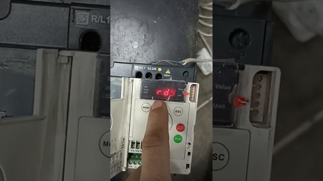 Частотный преобразователь Шнайдер Schneider первоначальная настройка.