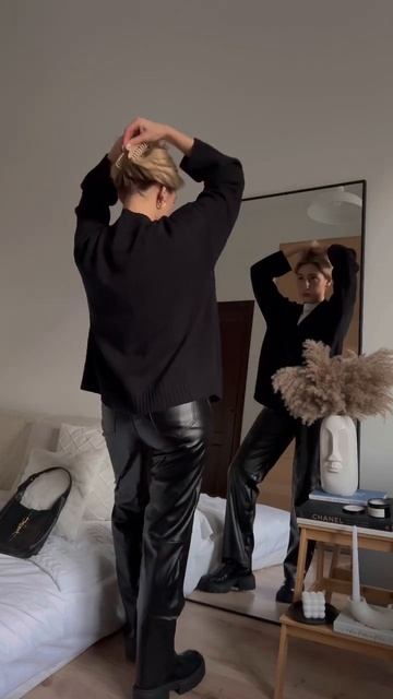 styling leather trousers for fall | neutral outfit idea | anastasiiacher_ #shorts смотреть онлайн