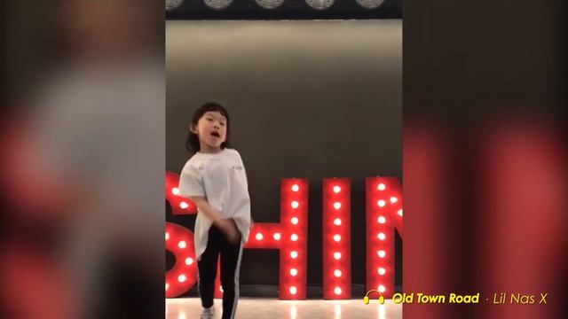 7살 소율이의 Lil Nas X - Old Town Road 커버 댄스 | Dance Cover смотреть онлайн