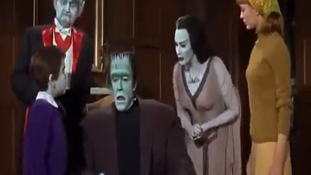 The Munsters Go Home! (Español Latino)