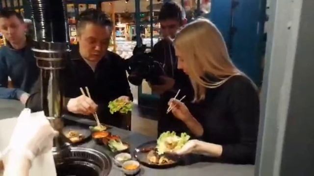 Телеканал Москва 24 в с Александром Каном в K-Town Korean BBQ смотреть онлайн