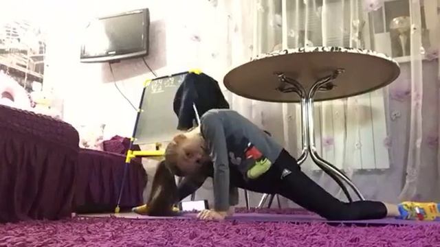 07.04 правый шпагат Полина смотреть онлайн