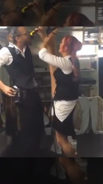 Прикол. Девушка . Шпагат стоя. смотреть онлайн