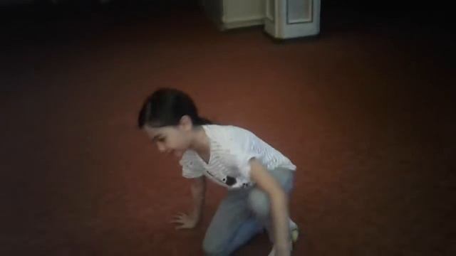 Как сесть на поперечный шпагат☺