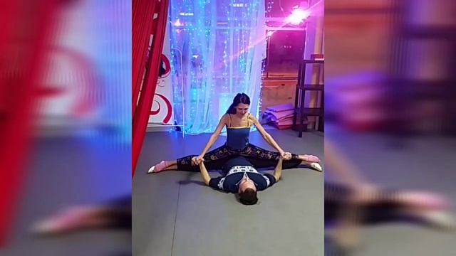 ALEX KALASHNIKOV & TANUSHA. ДВОЙНОЙ ПРОДОЛЬНЫЙ ШПАГАТ [13.02.2019] смотреть онлайн