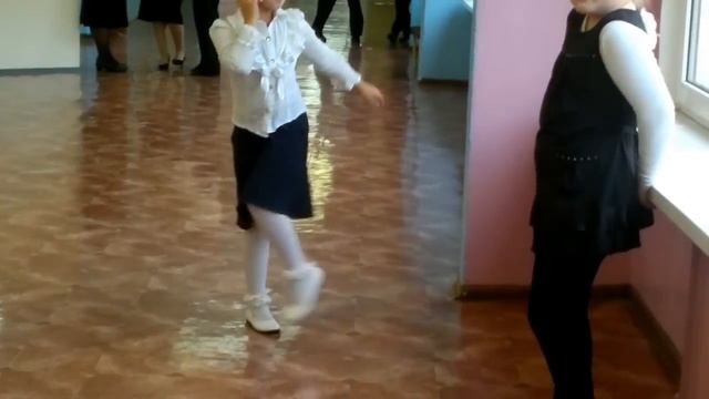 девочка танцует смотреть онлайн