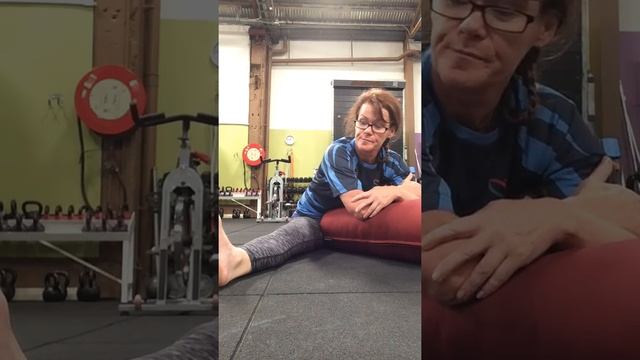 Adductor Stretch with Jane смотреть онлайн