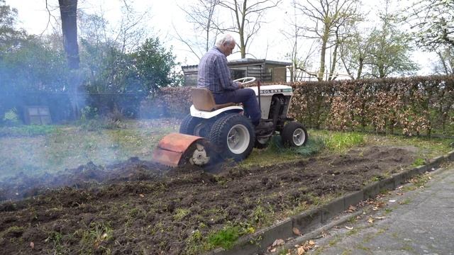 Bolens Husky 1053  Met Frees