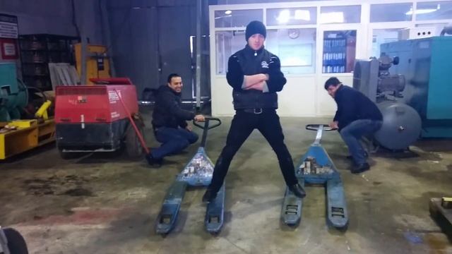 Volvo Van Damme parody смотреть онлайн