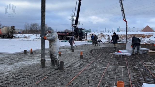 Как мы строим стадион в Костроме | Интервью с рабочими строительной компании Good House смотреть онлайн