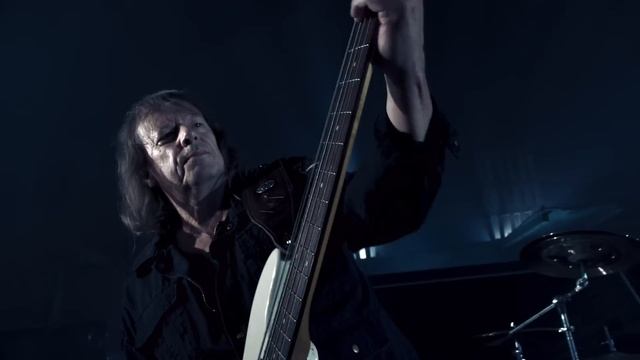 GRAVE DIGGER - "The Devils Serenade" (Official Video) - Reigning Phoenix Music смотреть онлайн