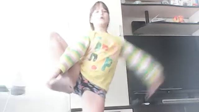 учусь поднимать ногу смотреть онлайн